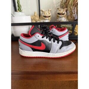 KIDS AIR JORDAN 1 LOW GS (CEMENT GREY/RED/BLACK) Used